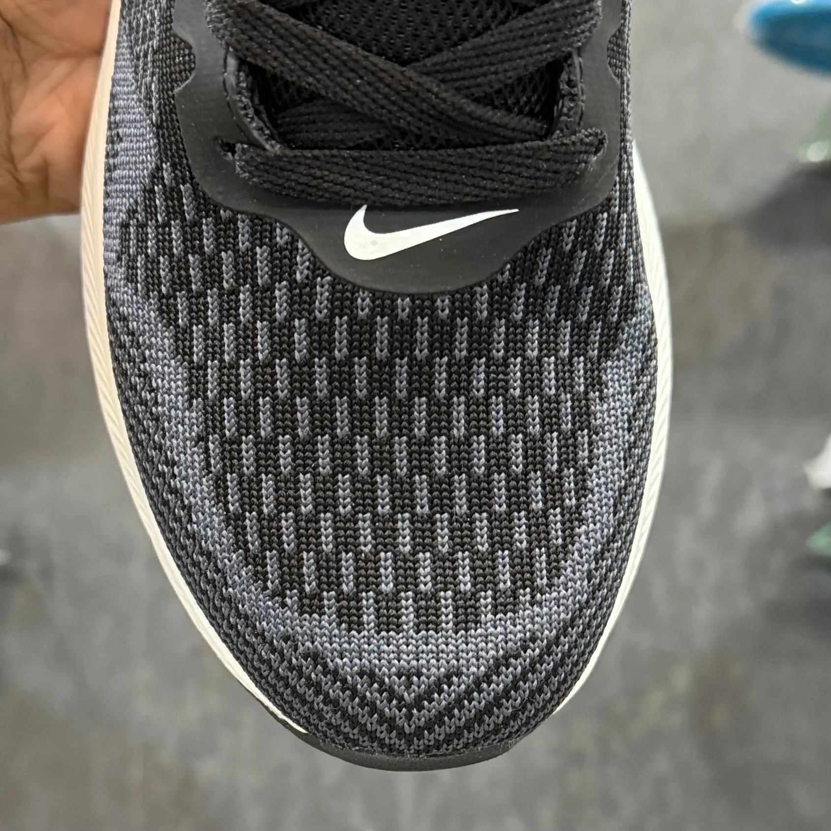 Airmax Zoom Black White  Guide 10