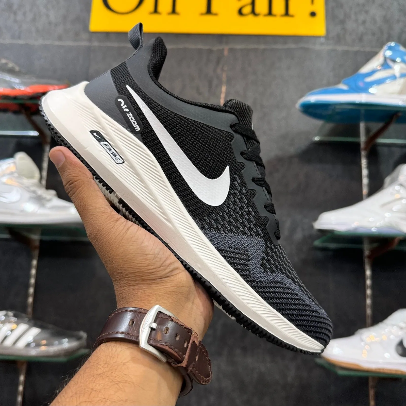 Airmax Zoom Black White  Guide 10