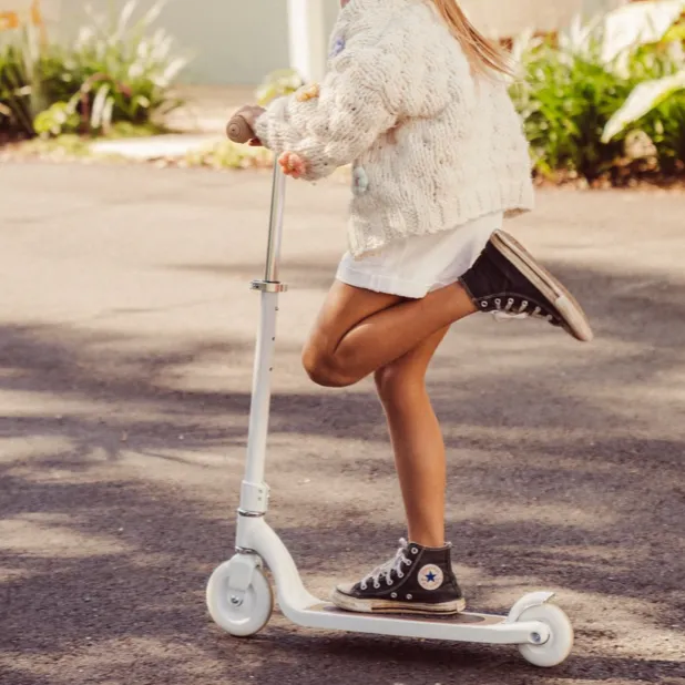 Banwood Kids Maxi Scooter with Basket (White)