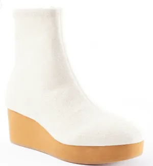 Cecelia Gate Stretch Boot