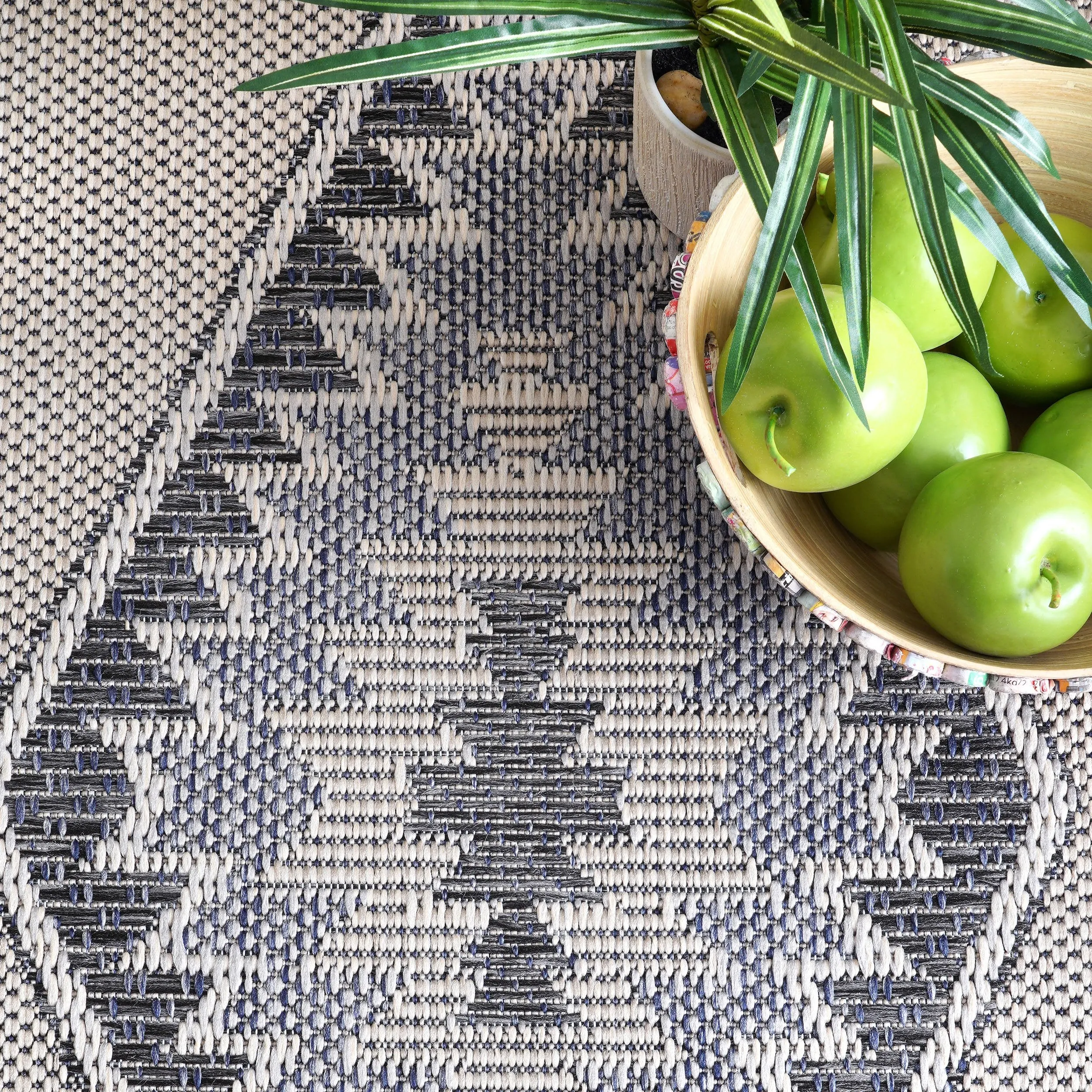 GREY IRIS DIAMOND RUG