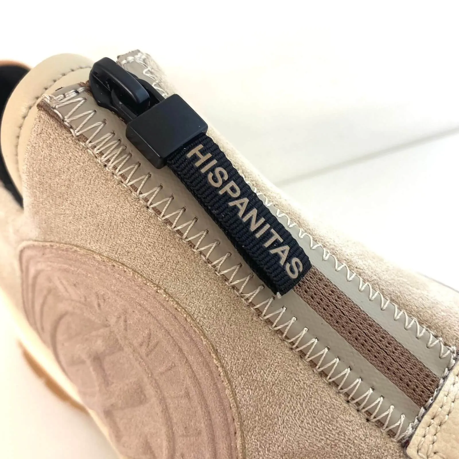 Hispanitas Cream Leather Classic Front Zip Sneakers