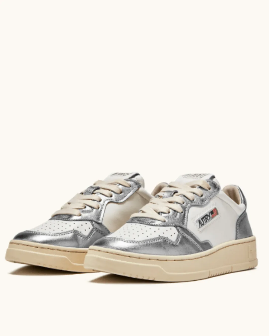 MEDALIST LOW SNEAKERS IN LEATHER WHITE AND SILVER