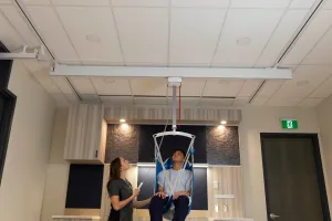 Medcare Heavy Duty C-1000 Ceiling Lift   XY Track Bundle