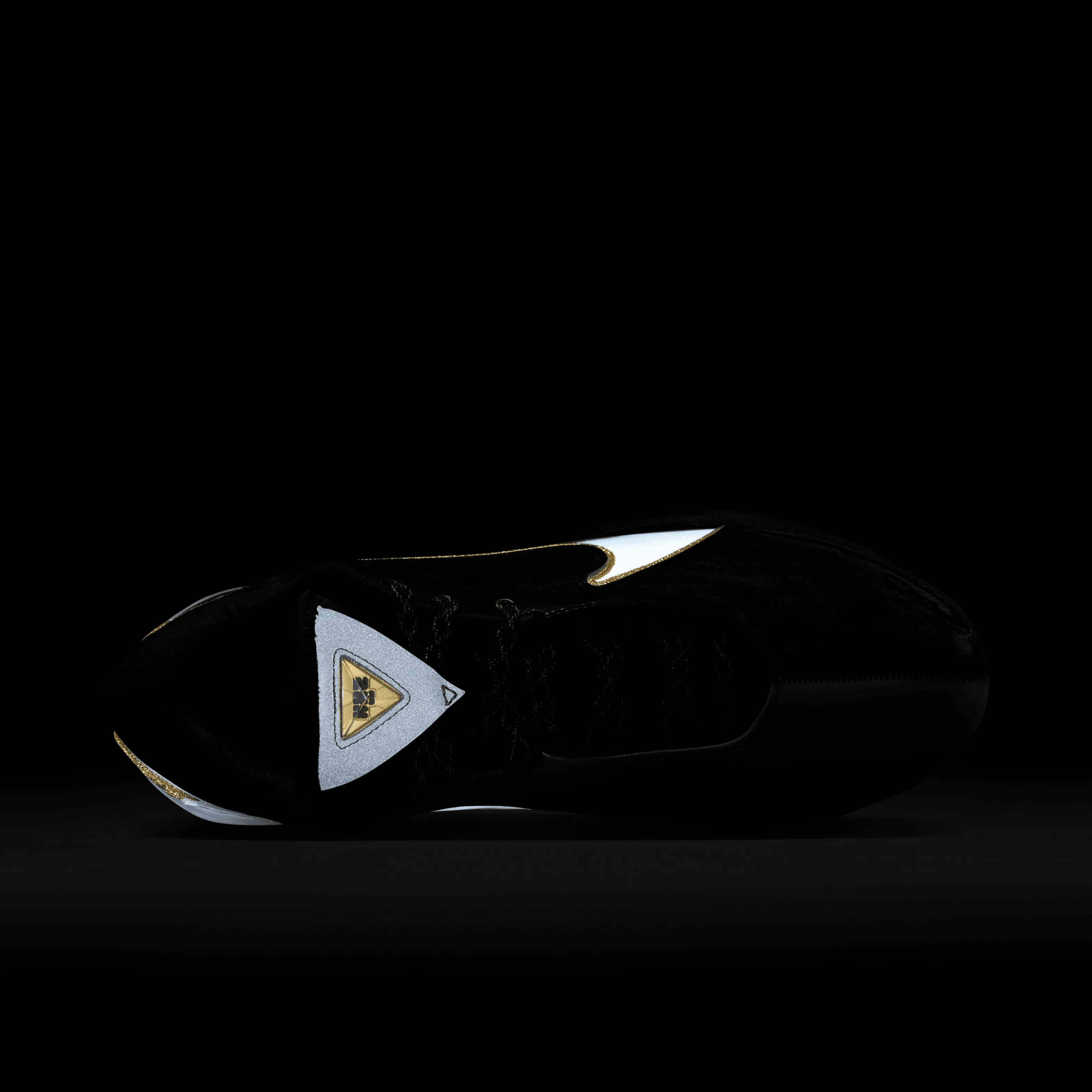 Men's LeBron XXII "Mogul"