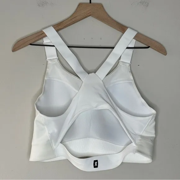 On Running Performance Flex Bra in White Size XL