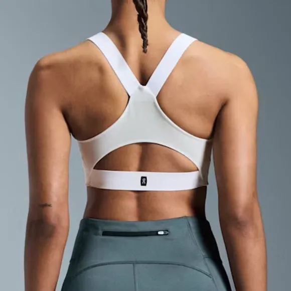 On Running Performance Flex Bra in White Size XL