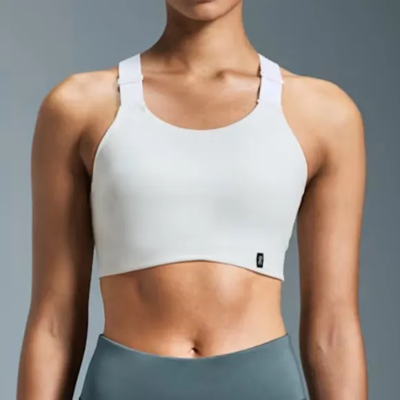 On Running Performance Flex Bra in White Size XL