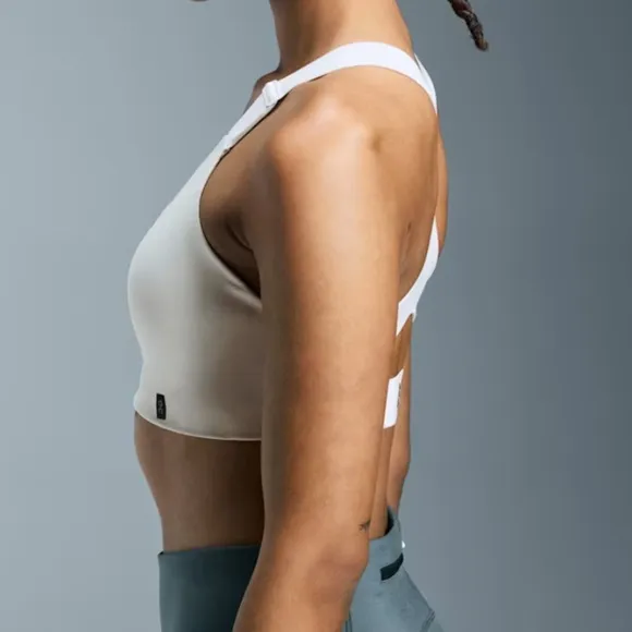 On Running Performance Flex Bra in White Size XL