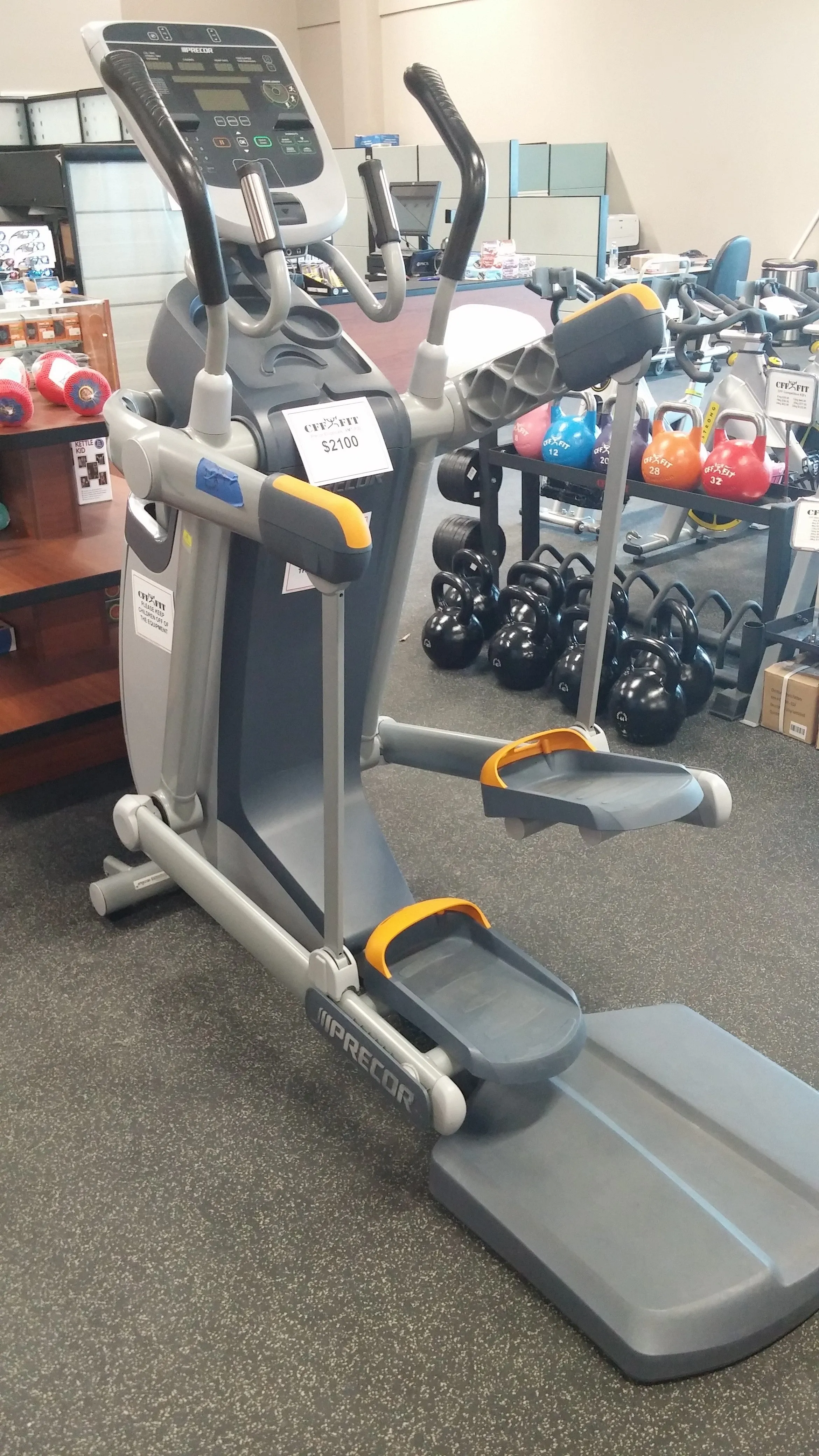 Precor AMT 833 Adaptive Motion Trainer - Cross-trainer Elliptical