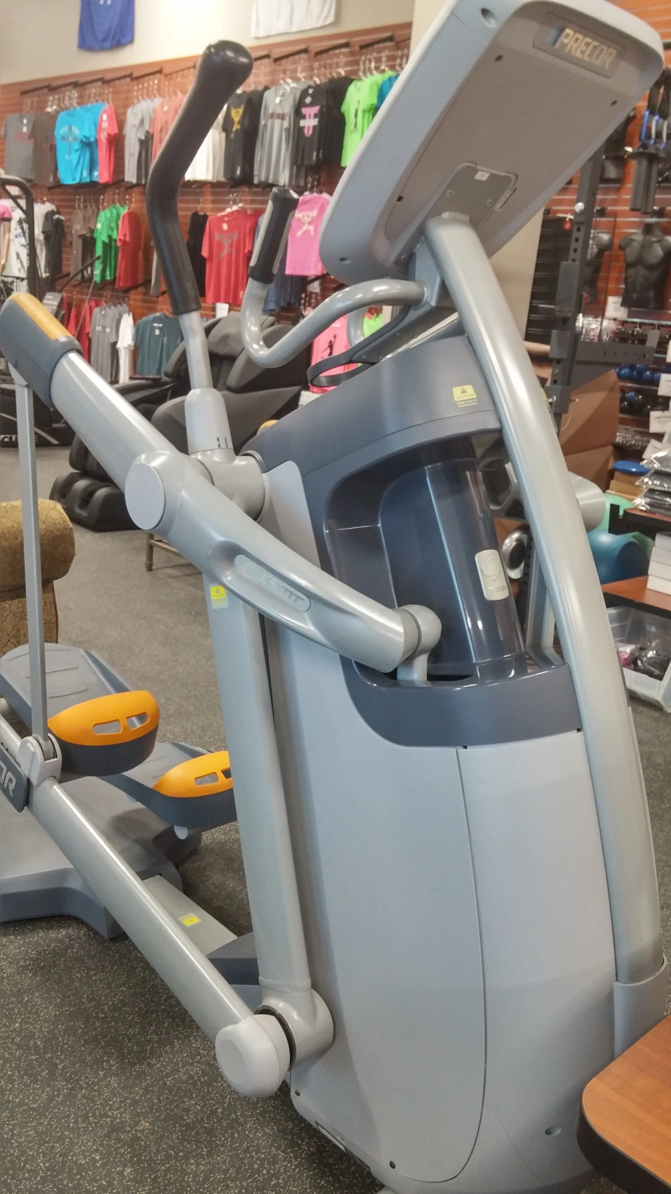 Precor AMT 833 Adaptive Motion Trainer - Cross-trainer Elliptical
