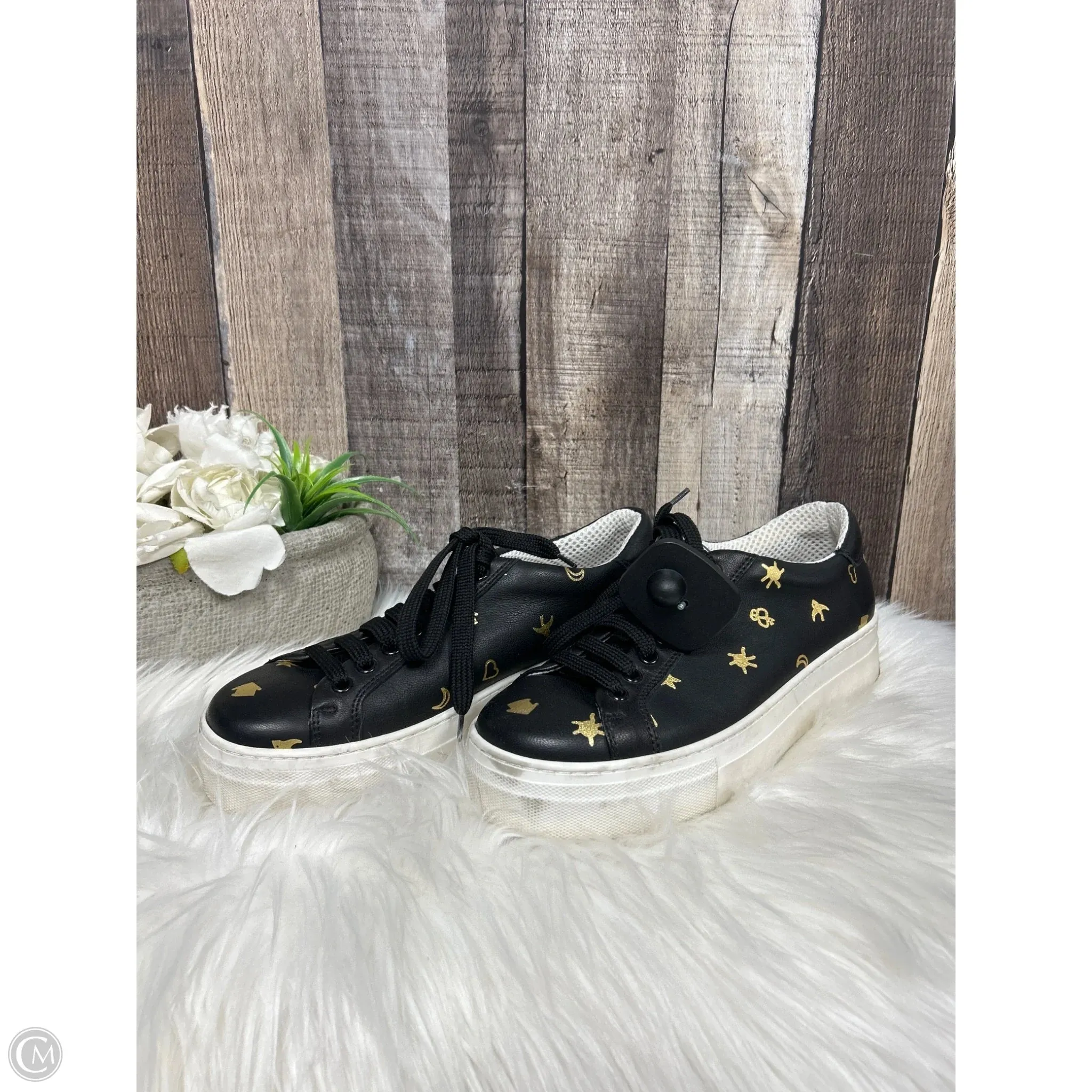 Shoes Sneakers By Cmc In Black & Gold, Size: 6.5