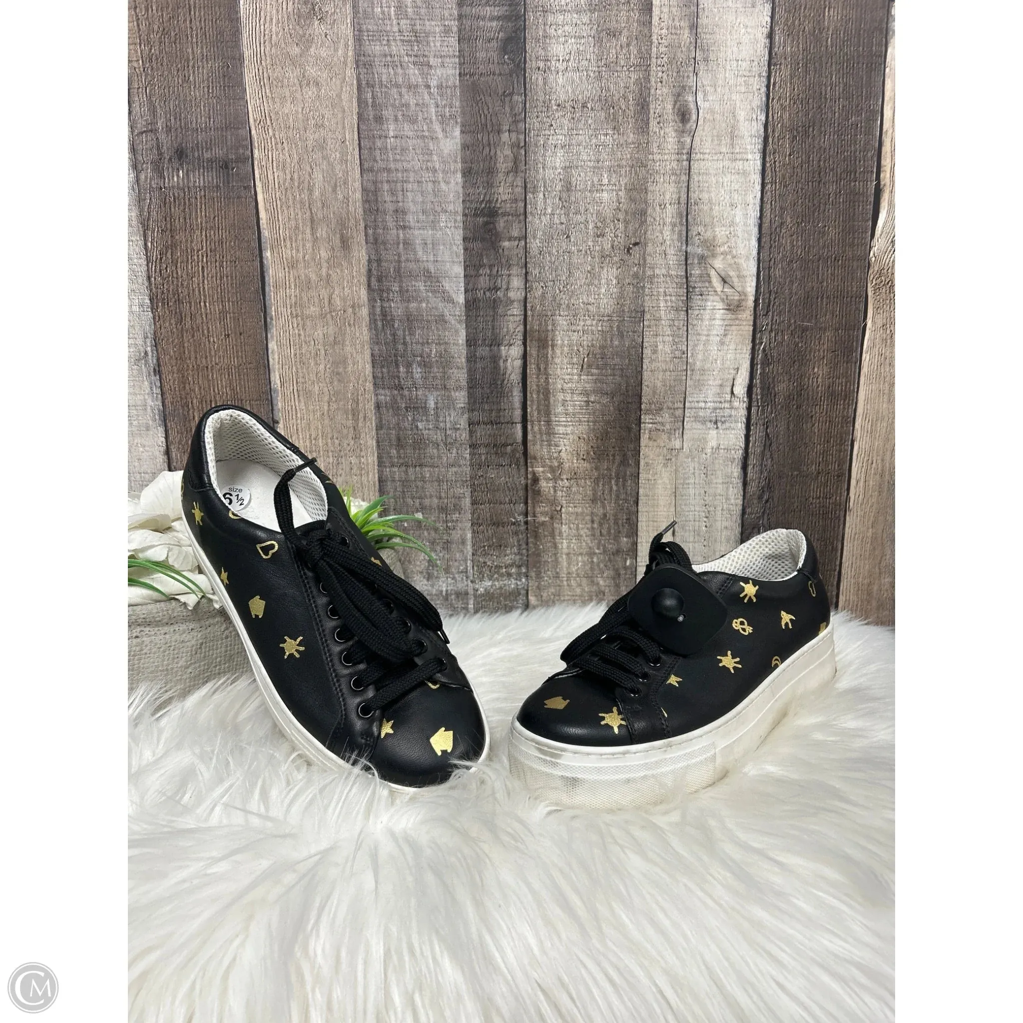 Shoes Sneakers By Cmc In Black & Gold, Size: 6.5