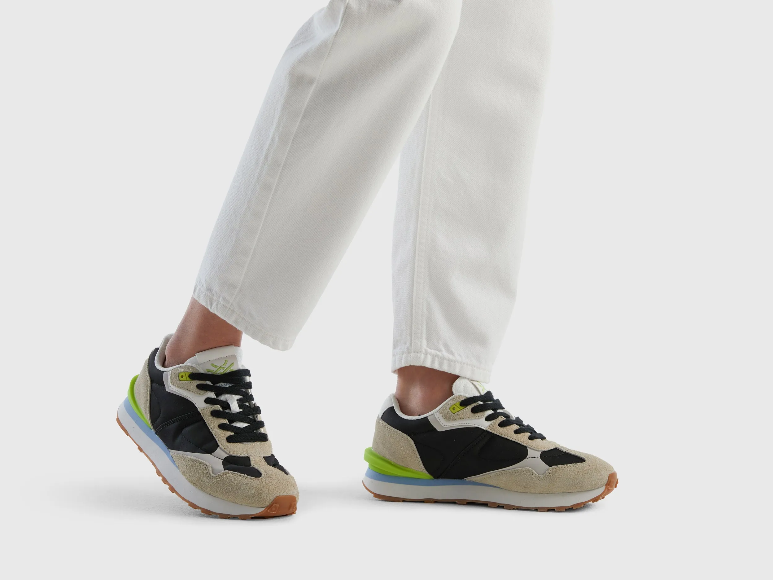 SNEAKERS IN NYLON AND LEATHER