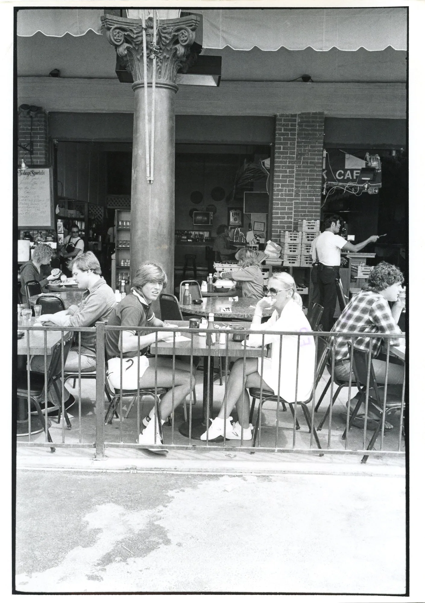 Untitled, Venice, California [people on outdoor café patio]