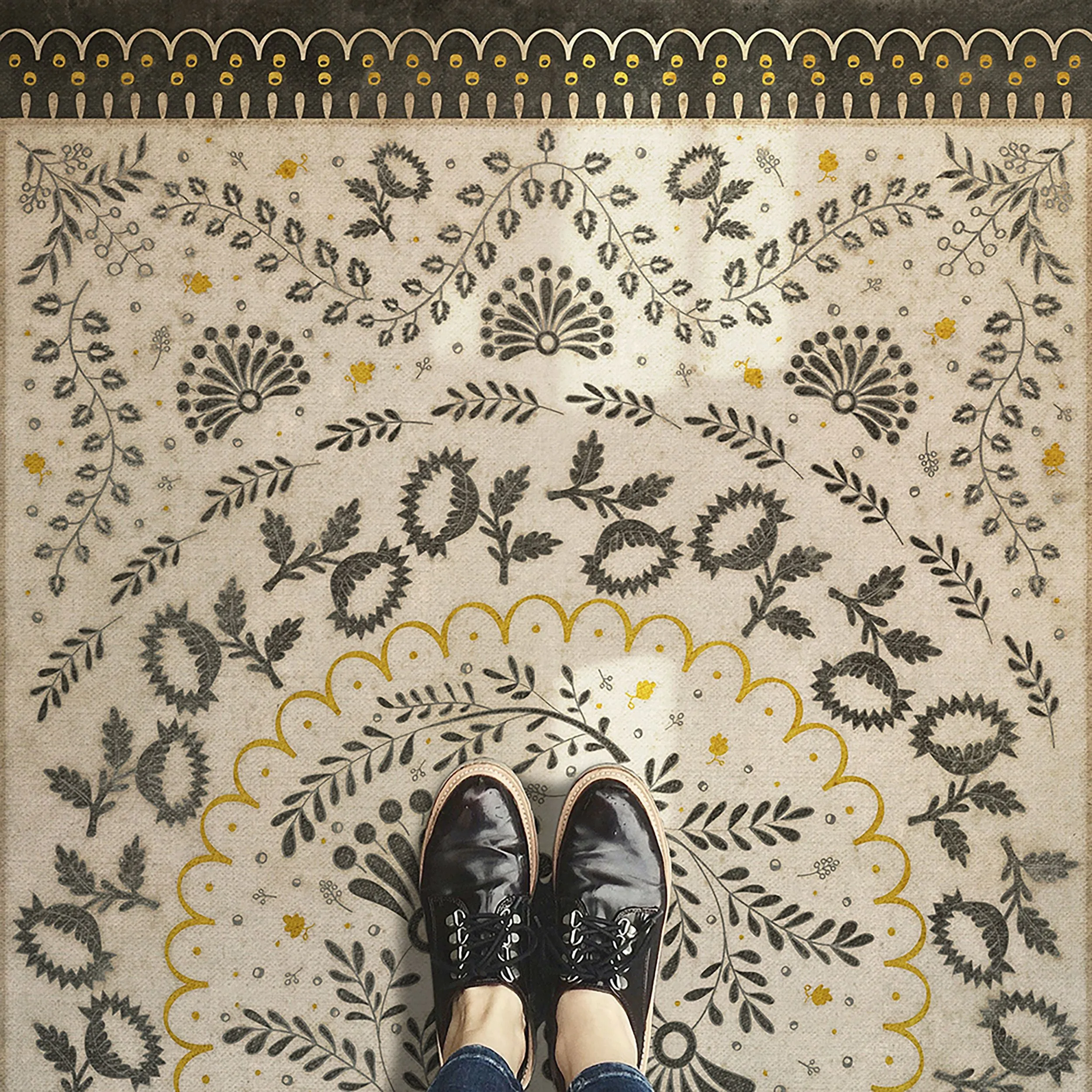 Williamsburg Cozens "Lilly Dale" Vinyl Floorcloth - Spicher & Co.
