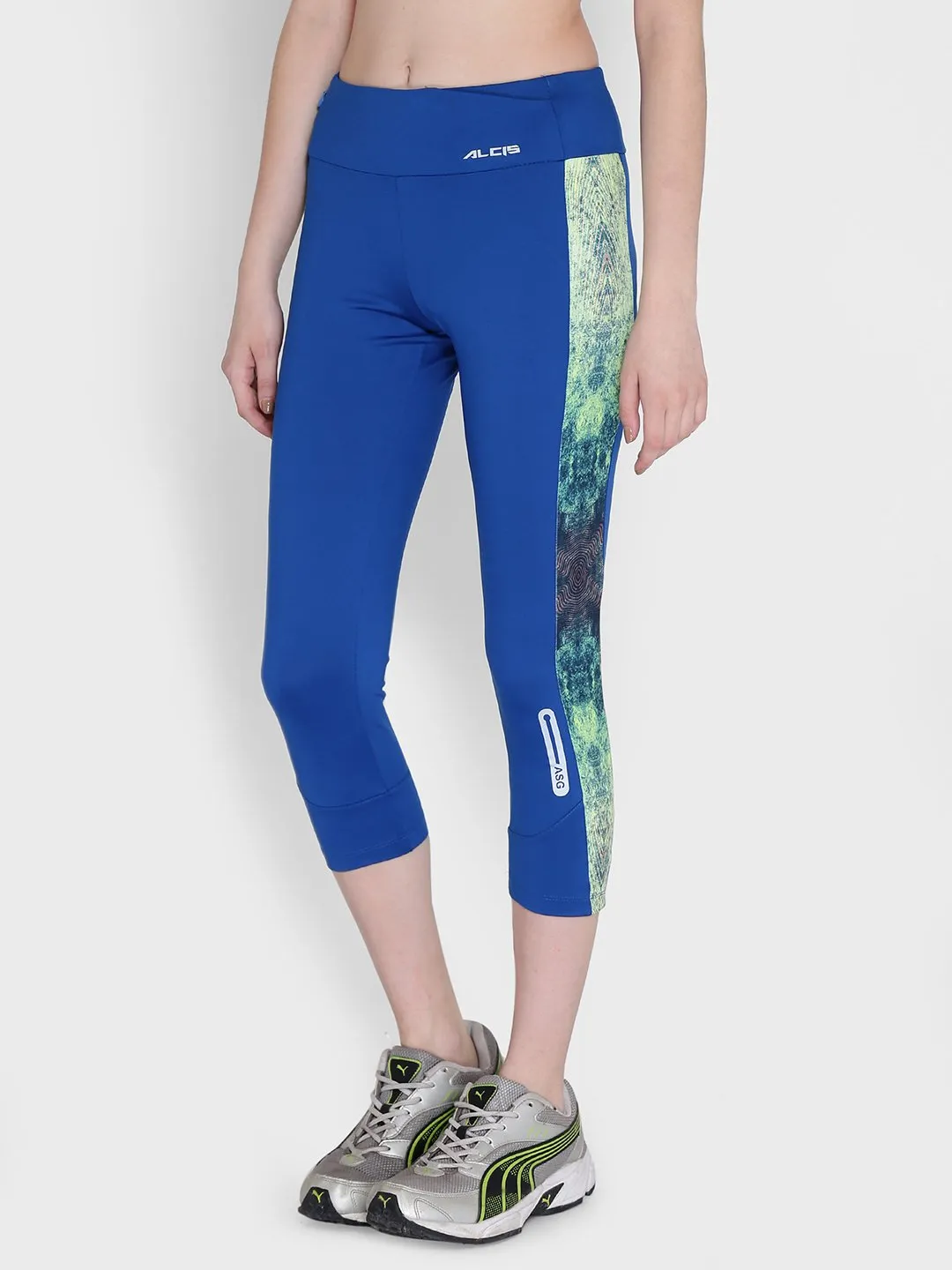 Women Blue Solid Capri