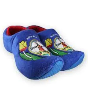 Wooden shoe slippers